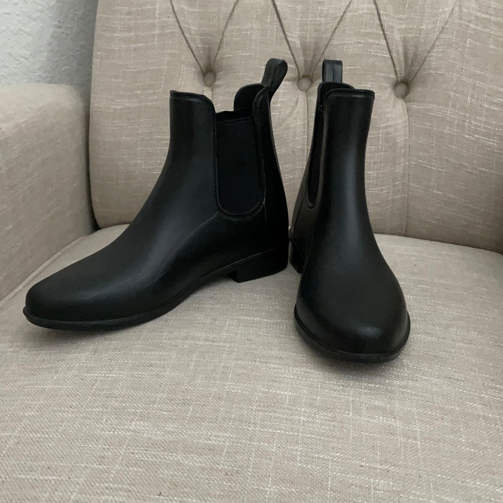 Target Chelsea boots size 6